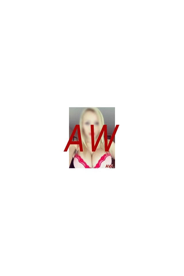 Lora in Coningsby Escorts