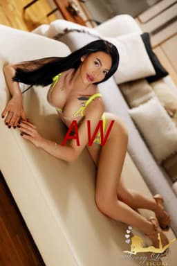 Rubina-London-Escort-1-1023x1536