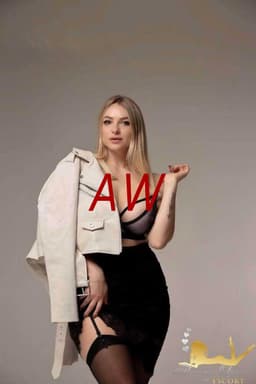 Russian-Blonde-Dandelia-Escort-in-london-1