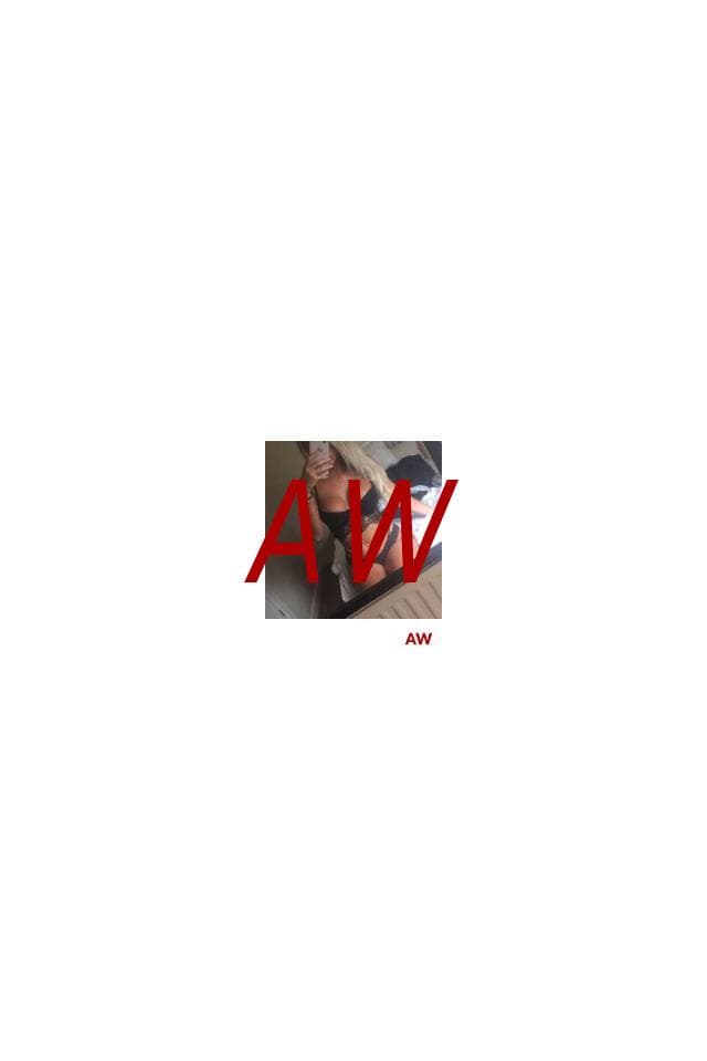 Dellia Northampton Elite Escort